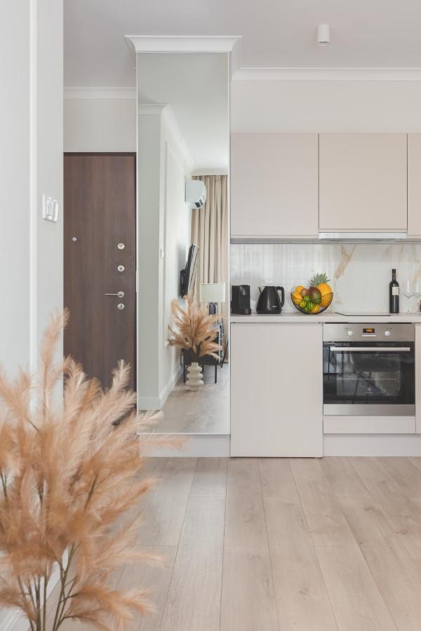 Mennica Residence Central Apartment By Renters Prestige Warschau Exterior foto
